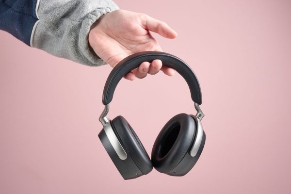 Sennheiser just revealed new wireless headphones that bundle a special transmitter for ‘true audiophile sound’ on the go